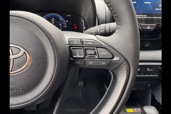 Toyota Yaris Hybrid Dynamic Plus | Stoel + Stuurverwarming, Lichtmetalen velgen, Keyless, Licht + Regensensor, Startknop