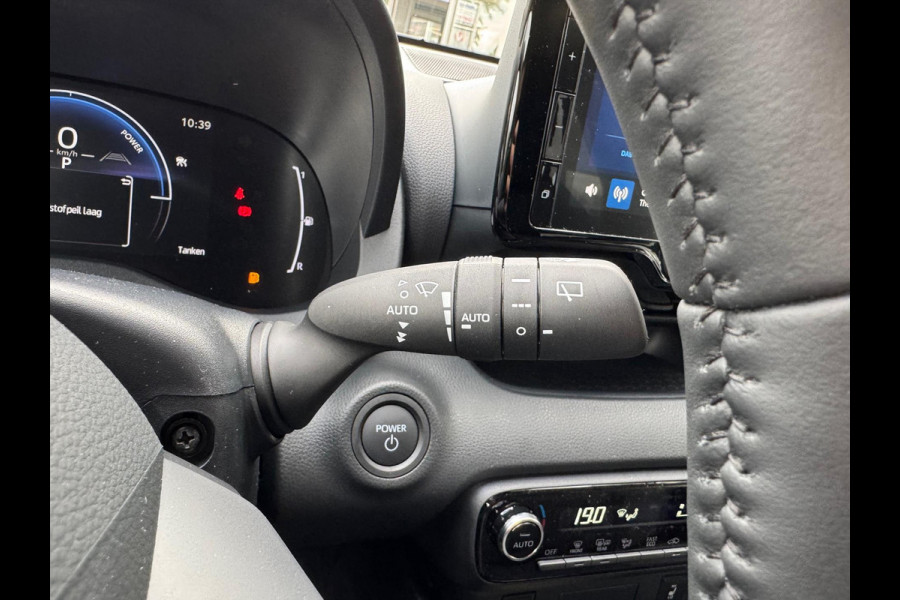 Toyota Yaris Hybrid Dynamic Plus | Stoel + Stuurverwarming, Lichtmetalen velgen, Keyless, Licht + Regensensor, Startknop