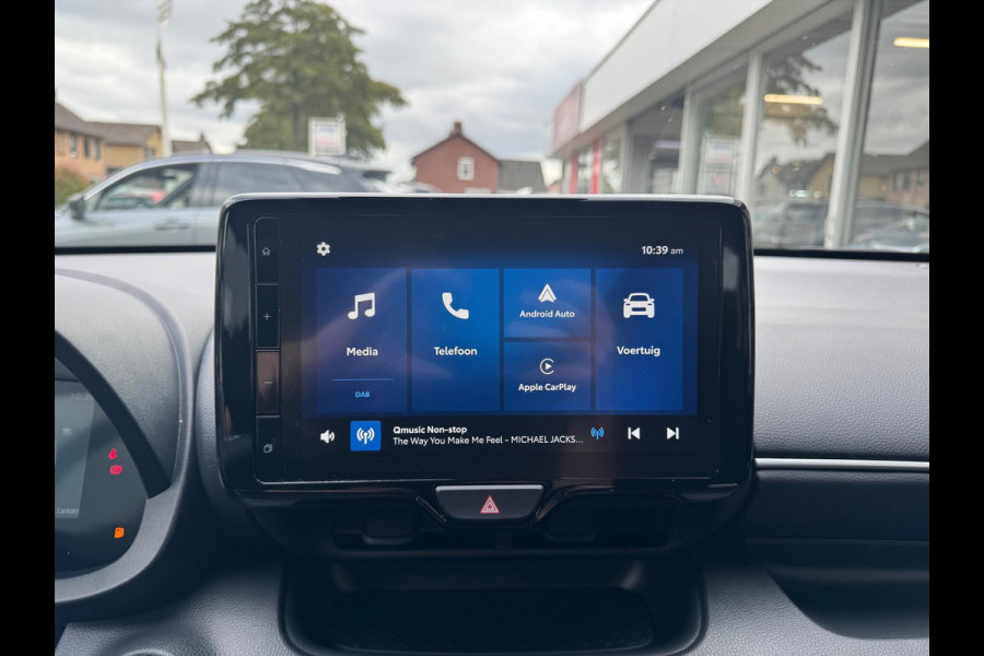 Toyota Yaris Hybrid Dynamic Plus | Stoel + Stuurverwarming, Lichtmetalen velgen, Keyless, Licht + Regensensor, Startknop