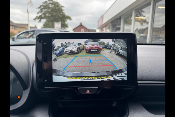 Toyota Yaris Hybrid Dynamic Plus | Stoel + Stuurverwarming, Lichtmetalen velgen, Keyless, Licht + Regensensor, Startknop