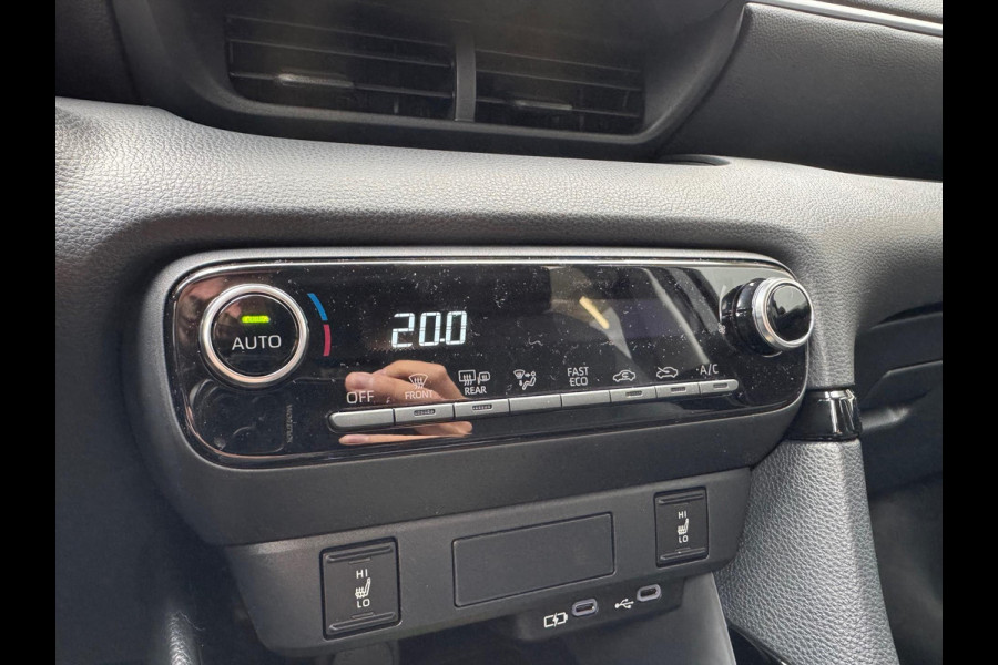 Toyota Yaris Hybrid Dynamic Plus | Stoel + Stuurverwarming, Lichtmetalen velgen, Keyless, Licht + Regensensor, Startknop