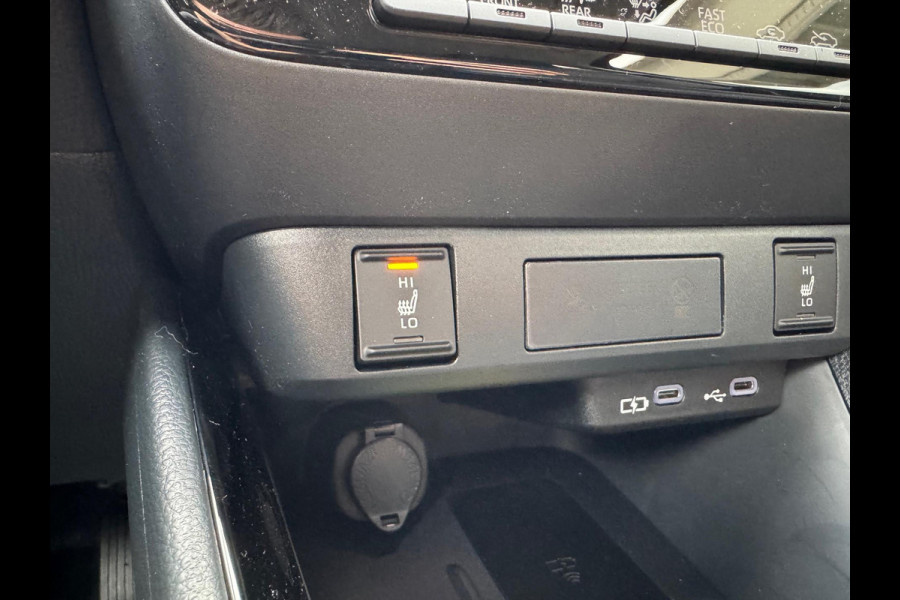 Toyota Yaris Hybrid Dynamic Plus | Stoel + Stuurverwarming, Lichtmetalen velgen, Keyless, Licht + Regensensor, Startknop