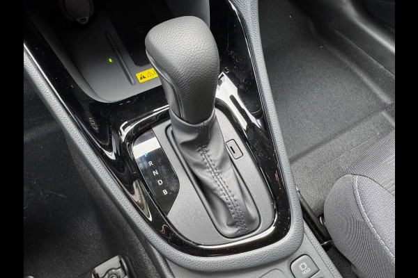 Toyota Yaris Hybrid Dynamic Plus | Stoel + Stuurverwarming, Lichtmetalen velgen, Keyless, Licht + Regensensor, Startknop