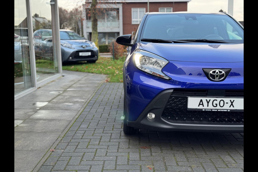 Toyota Aygo X 1.0 VVT-i MT Pulse Bi-tone | Juniper blue, 17 inch, Privacy glass, Apple CarPlay/Android auto, Airconditioning, Parkeercamera