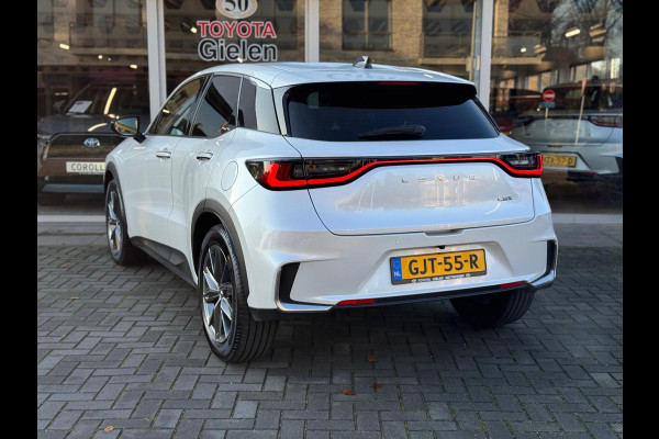 Lexus LBX 1.5 Hybrid Elegant | Leer, Privacy Glass, Stoel + Stuurverwarming, Dodehoekherkenning, Parkeersensoren, 18 inch