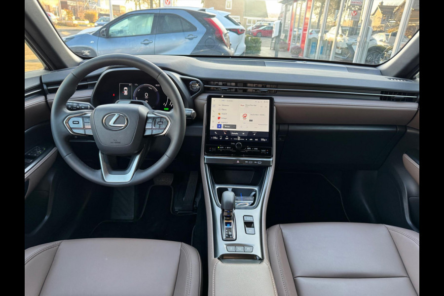 Lexus LBX 1.5 Hybrid Elegant | Leer, Privacy Glass, Stoel + Stuurverwarming, Dodehoekherkenning, Parkeersensoren, 18 inch