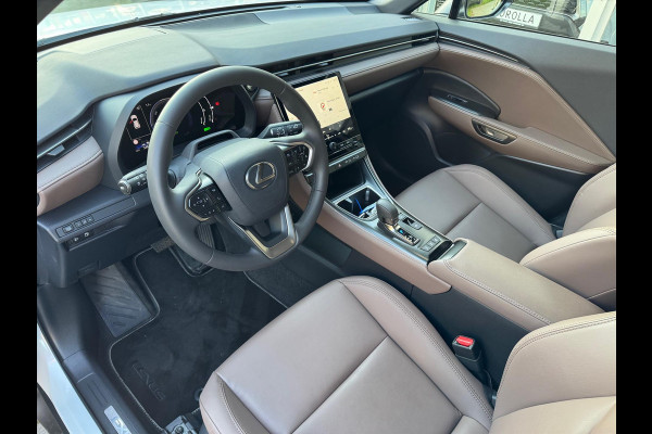 Lexus LBX 1.5 Hybrid Elegant | Leer, Privacy Glass, Stoel + Stuurverwarming, Dodehoekherkenning, Parkeersensoren, 18 inch