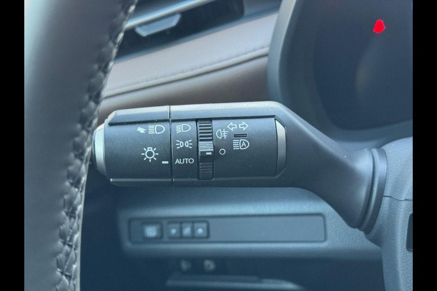 Lexus LBX 1.5 Hybrid Elegant | Leer, Privacy Glass, Stoel + Stuurverwarming, Dodehoekherkenning, Parkeersensoren, 18 inch