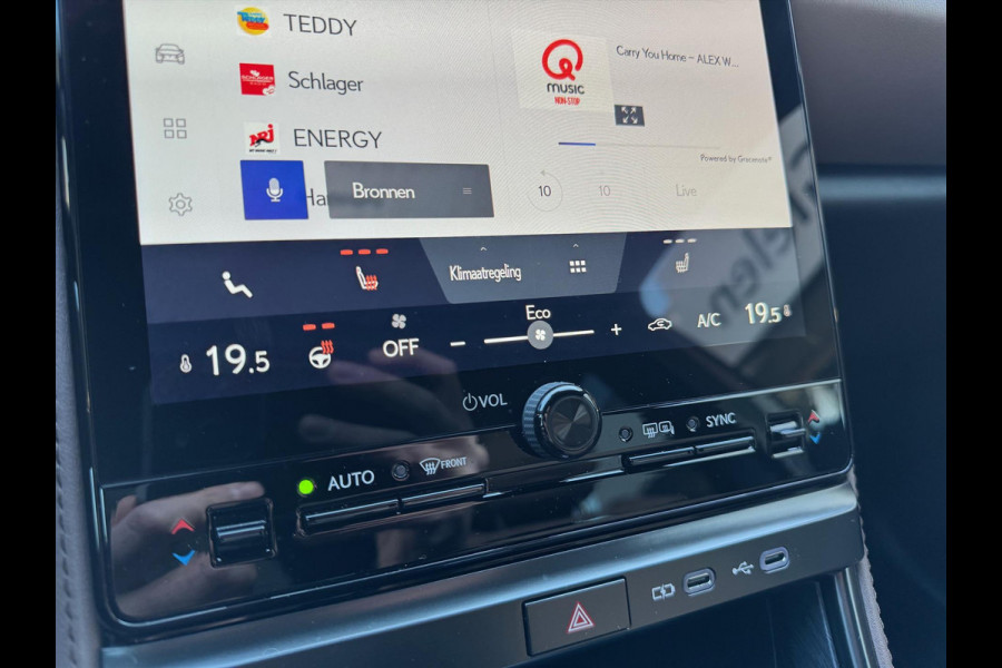 Lexus LBX 1.5 Hybrid Elegant | Leer, Privacy Glass, Stoel + Stuurverwarming, Dodehoekherkenning, Parkeersensoren, 18 inch