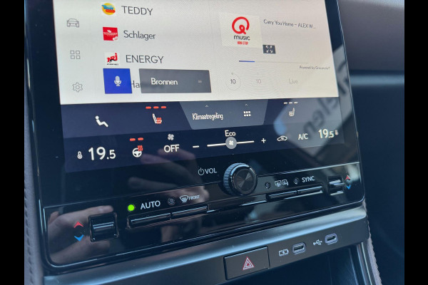 Lexus LBX 1.5 Hybrid Elegant | Leer, Privacy Glass, Stoel + Stuurverwarming, Dodehoekherkenning, Parkeersensoren, 18 inch