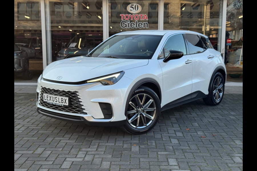 Lexus LBX 1.5 Hybrid Elegant | Leer, Privacy Glass, Stoel + Stuurverwarming, Dodehoekherkenning, Parkeersensoren, 18 inch