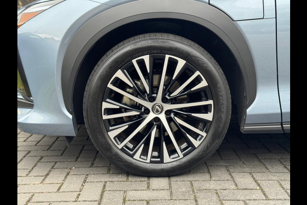 Lexus RZ 450e 313PK AWD Executive Line | Eerste eigenaar, Leer, Stoelverwarming, Dodehoekherkenning, Parkeersensoren, Groot scherm