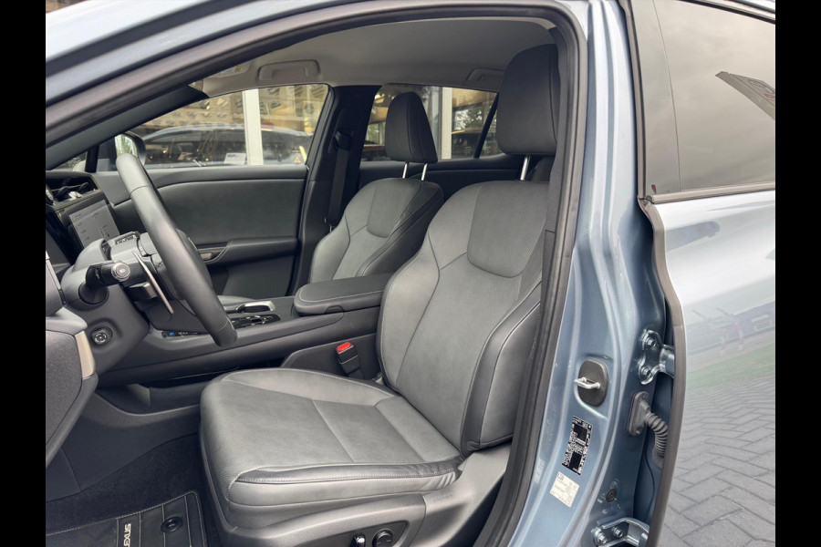Lexus RZ 450e 313PK AWD Executive Line | Eerste eigenaar, Leer, Stoelverwarming, Dodehoekherkenning, Parkeersensoren, Groot scherm