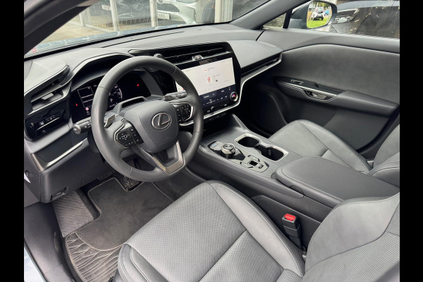 Lexus RZ 450e 313PK AWD Executive Line | Eerste eigenaar, Leer, Stoelverwarming, Dodehoekherkenning, Parkeersensoren, Groot scherm