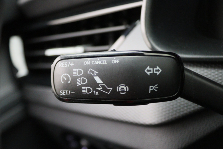 Škoda SCALA 1.0 TSI Ambition Climate, Apple Carplay, LED, Lane Assist, PDC