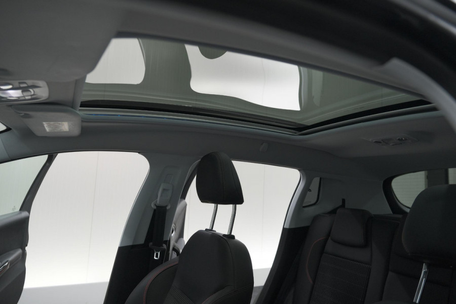 Peugeot 2008 PureTech 110 EAT6 GT-Line | Camera | Panoramadak | Navigatie | Parkeersensoren
