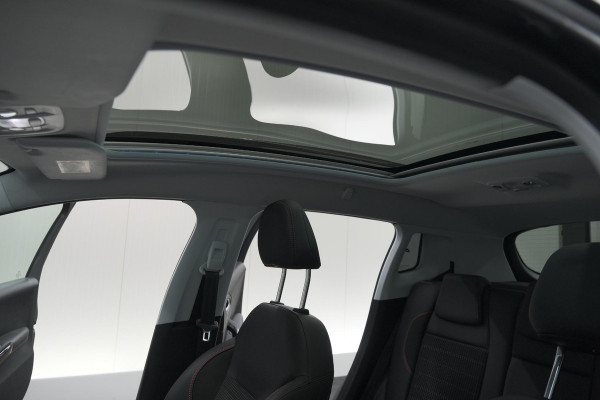 Peugeot 2008 PureTech 110 EAT6 GT-Line | Camera | Panoramadak | Navigatie | Parkeersensoren