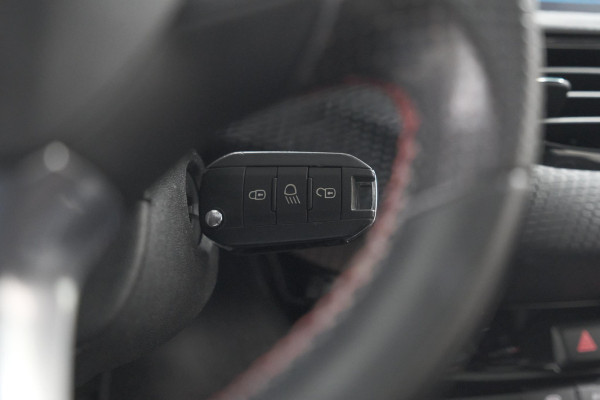 Peugeot 2008 PureTech 110 EAT6 GT-Line | Camera | Panoramadak | Navigatie | Parkeersensoren