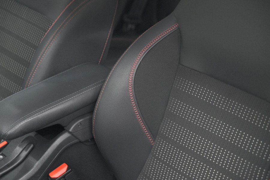 Peugeot 2008 PureTech 110 EAT6 GT-Line | Camera | Panoramadak | Navigatie | Parkeersensoren