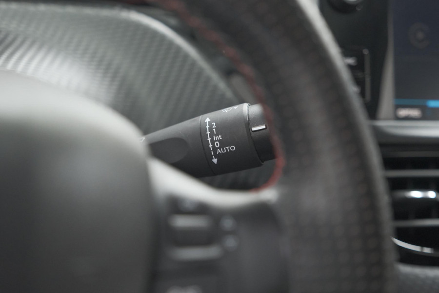 Peugeot 2008 PureTech 110 EAT6 GT-Line | Camera | Panoramadak | Navigatie | Parkeersensoren