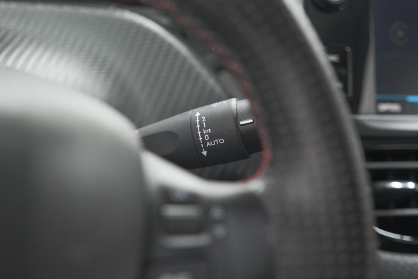 Peugeot 2008 PureTech 110 EAT6 GT-Line | Camera | Panoramadak | Navigatie | Parkeersensoren