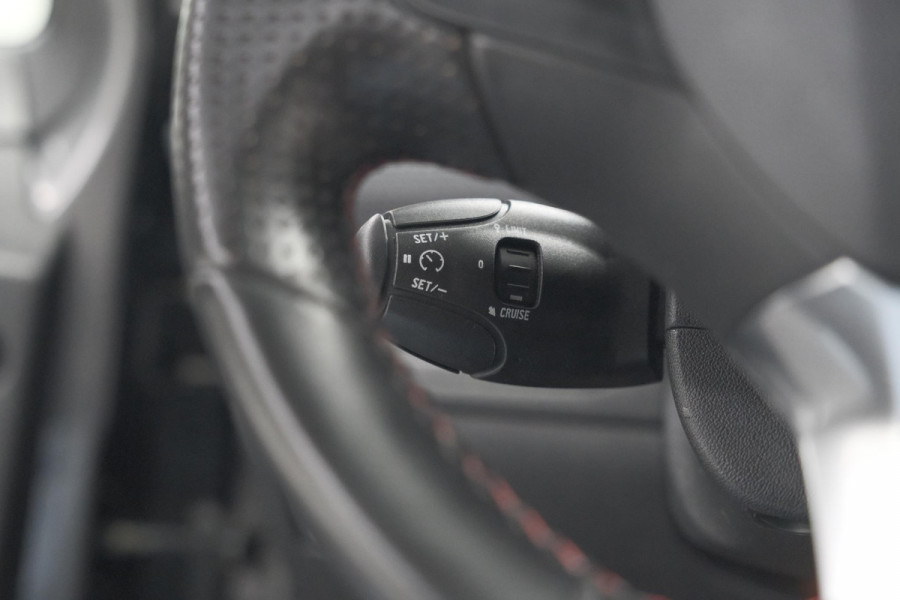 Peugeot 2008 PureTech 110 EAT6 GT-Line | Camera | Panoramadak | Navigatie | Parkeersensoren