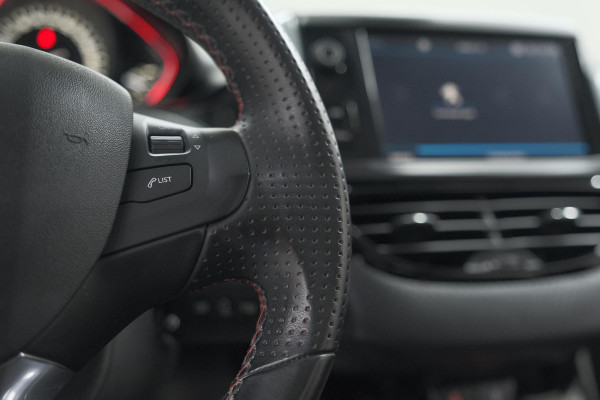 Peugeot 2008 PureTech 110 EAT6 GT-Line | Camera | Panoramadak | Navigatie | Parkeersensoren