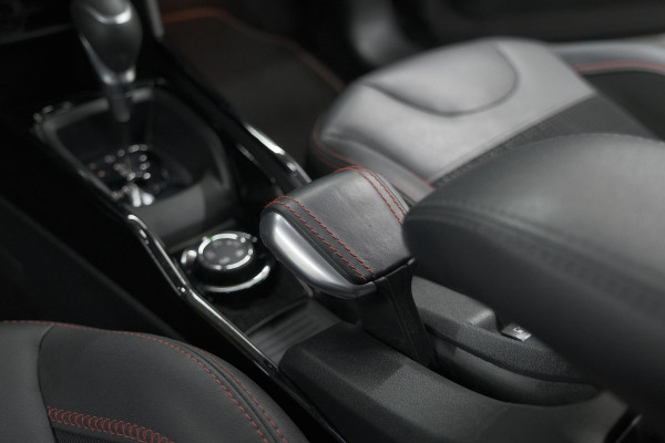 Peugeot 2008 PureTech 110 EAT6 GT-Line | Camera | Panoramadak | Navigatie | Parkeersensoren