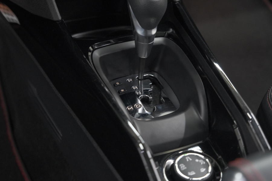 Peugeot 2008 PureTech 110 EAT6 GT-Line | Camera | Panoramadak | Navigatie | Parkeersensoren