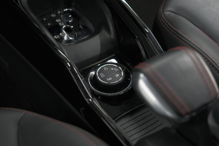 Peugeot 2008 PureTech 110 EAT6 GT-Line | Camera | Panoramadak | Navigatie | Parkeersensoren