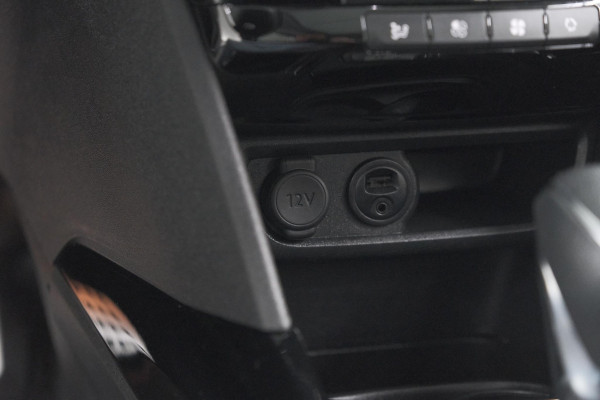 Peugeot 2008 PureTech 110 EAT6 GT-Line | Camera | Panoramadak | Navigatie | Parkeersensoren