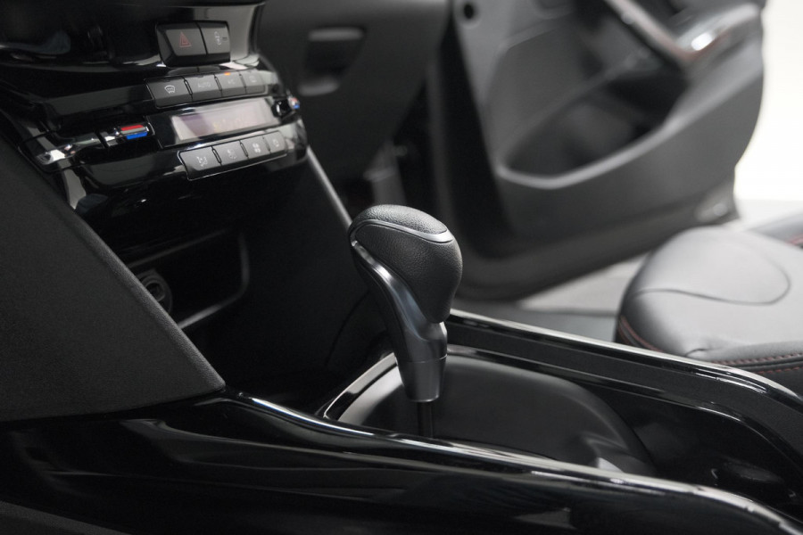 Peugeot 2008 PureTech 110 EAT6 GT-Line | Camera | Panoramadak | Navigatie | Parkeersensoren