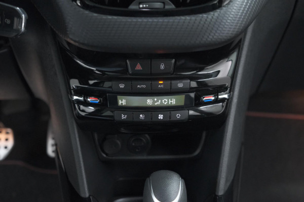 Peugeot 2008 PureTech 110 EAT6 GT-Line | Camera | Panoramadak | Navigatie | Parkeersensoren
