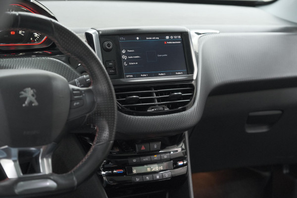 Peugeot 2008 PureTech 110 EAT6 GT-Line | Camera | Panoramadak | Navigatie | Parkeersensoren