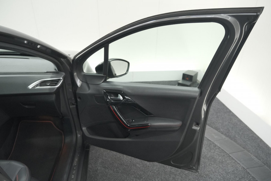 Peugeot 2008 PureTech 110 EAT6 GT-Line | Camera | Panoramadak | Navigatie | Parkeersensoren