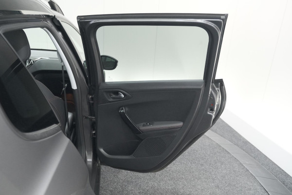 Peugeot 2008 PureTech 110 EAT6 GT-Line | Camera | Panoramadak | Navigatie | Parkeersensoren