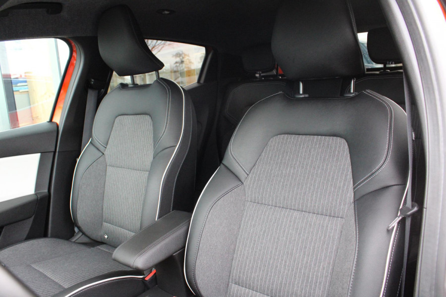 Renault Clio 1.0 TCe 90 Techno | Stoel + Stuurverwarming | Climate Control | Cruise Control | Navigatie | Lichtmetalen Velgen | Parkeersensoren Achter |