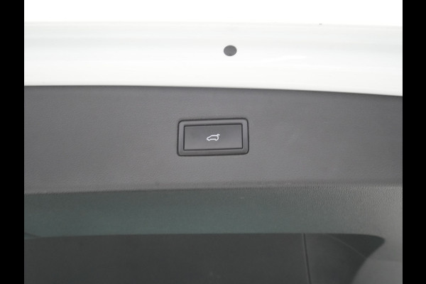 Volkswagen Tiguan 1.5 TSI 150pk DSG R-Line Business Trekhaak Navigatie Camera Pdc Acc Carplay 10