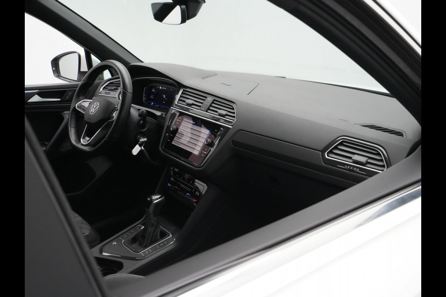 Volkswagen Tiguan 1.5 TSI 150pk DSG R-Line Business Trekhaak Navigatie Camera Pdc Acc Carplay 10