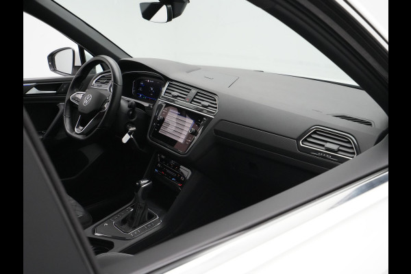 Volkswagen Tiguan 1.5 TSI 150pk DSG R-Line Business Trekhaak Navigatie Camera Pdc Acc Carplay 10