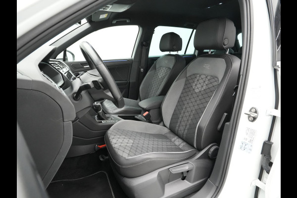 Volkswagen Tiguan 1.5 TSI 150pk DSG R-Line Business Trekhaak Navigatie Camera Pdc Acc Carplay 10