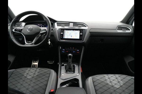 Volkswagen Tiguan 1.5 TSI 150pk DSG R-Line Business Trekhaak Navigatie Camera Pdc Acc Carplay 10