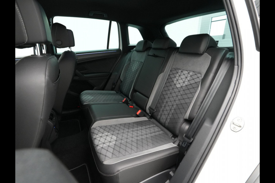 Volkswagen Tiguan 1.5 TSI 150pk DSG R-Line Business Trekhaak Navigatie Camera Pdc Acc Carplay 10