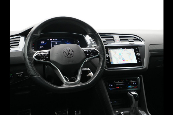 Volkswagen Tiguan 1.5 TSI 150pk DSG R-Line Business Trekhaak Navigatie Camera Pdc Acc Carplay 10