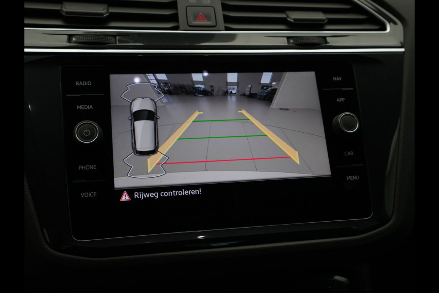 Volkswagen Tiguan 1.5 TSI 150pk DSG R-Line Business Trekhaak Navigatie Camera Pdc Acc Carplay 10