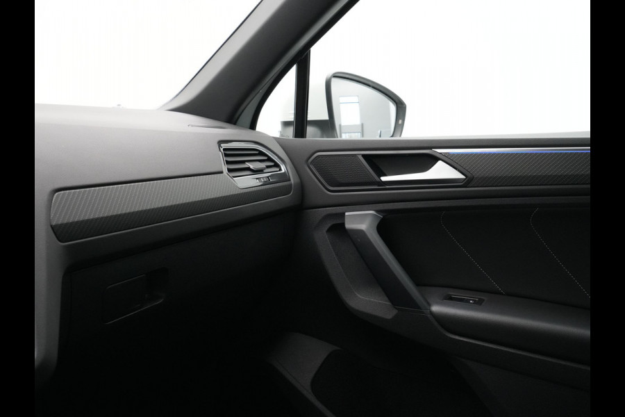 Volkswagen Tiguan 1.5 TSI 150pk DSG R-Line Business Trekhaak Navigatie Camera Pdc Acc Carplay 10