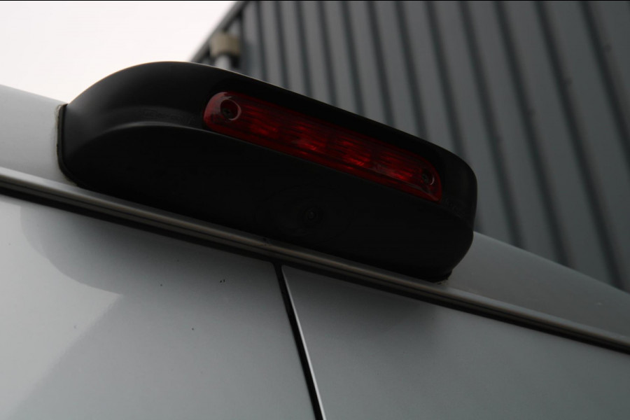 Fiat Ducato 30 2.3 MultiJet L2H2 / Trekhaak / Camera / Navi / 3 zits