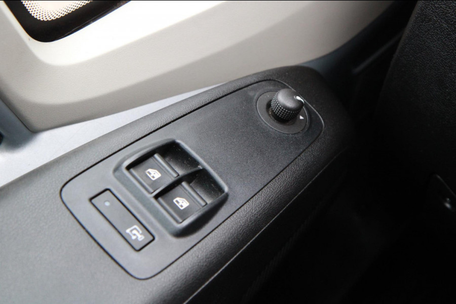 Fiat Ducato 30 2.3 MultiJet L2H2 / Trekhaak / Camera / Navi / 3 zits