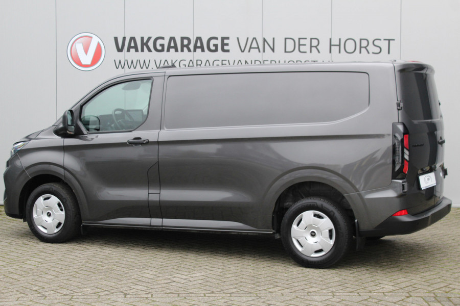 Ford Transit Custom 320 2.0-136 pk TDCI L1H1 Trend. Fabrieksgarantie tot 10-2028 ! Adapt. Cruise Cntrl, Navigatie, Camera, PDC V+A, Apple Carplay/Android auto, LED verl., Laadruimte bekleed, Bijrijdersbank, Spiegel-, stoel en voorraamverw. etc.