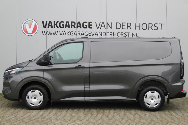 Ford Transit Custom 320 2.0-136 pk TDCI L1H1 Trend. Fabrieksgarantie tot 10-2028 ! Adapt. Cruise Cntrl, Navigatie, Camera, PDC V+A, Apple Carplay/Android auto, LED verl., Laadruimte bekleed, Bijrijdersbank, Spiegel-, stoel en voorraamverw. etc.